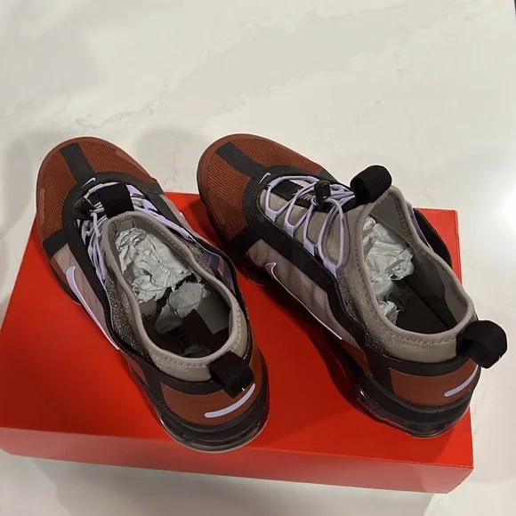 NEW WOMENS NIKE AIR VAPORMAX UTILITY Size 8 Cinnamon/Purple Agate-Burgundy Ash - Picture 5 of 17